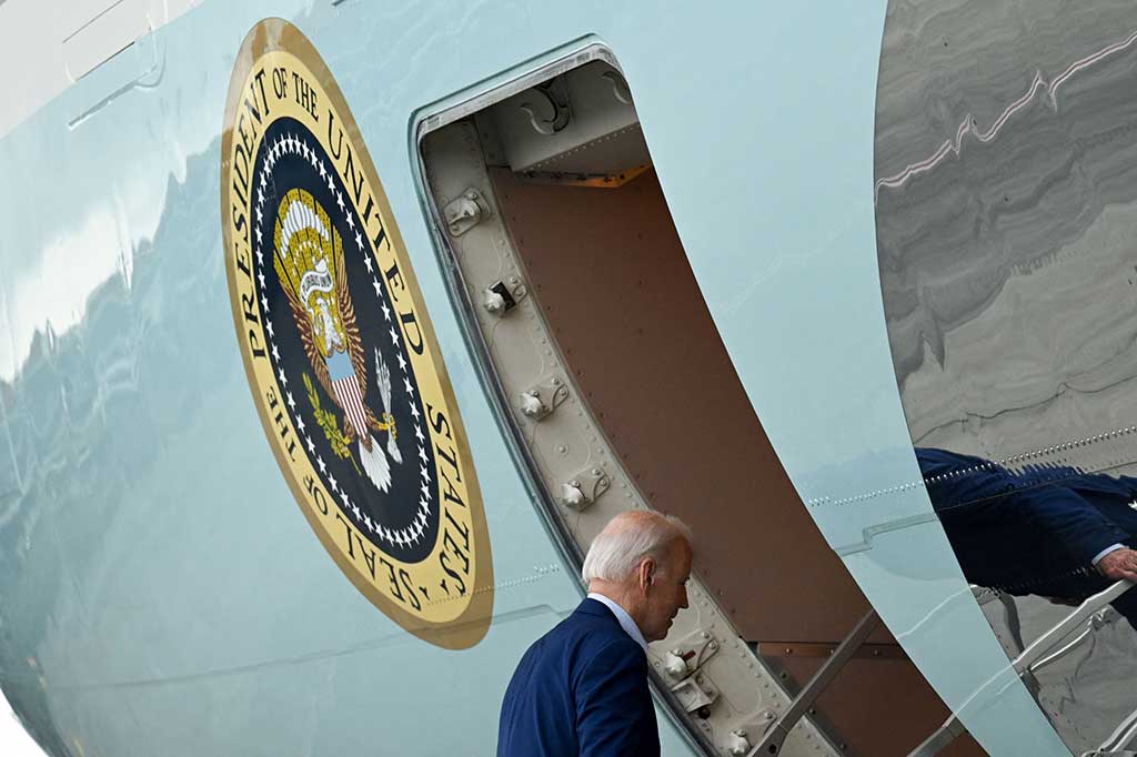 
Pesawat kepresidenan AS Air Force 1 lepas landas dari Bandara Internasional I Gusti Ngurah Rai pada Rabu, 16 November 2022 sekitar pukul 14.25 WITA.