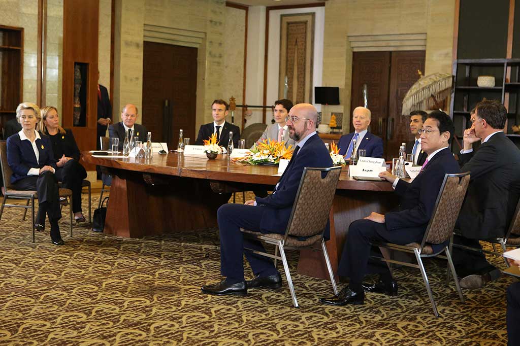 Negara anggota G7 melakukan pertemuan darurat di sela-sela KTT G20 di Bali, Rabu, 16 November 2022, menyusul insiden jatuhnya rudal di wilayah Polandia dekat perbatasan dengan Ukraina.