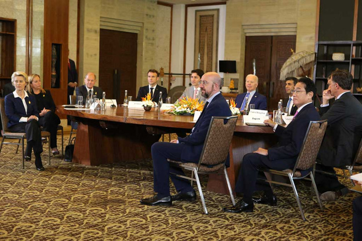 Negara anggota G7 melakukan pertemuan darurat di sela-sela KTT G20 di Bali, Rabu, 16 November 2022, menyusul insiden jatuhnya rudal di wilayah Polandia dekat perbatasan dengan Ukraina.