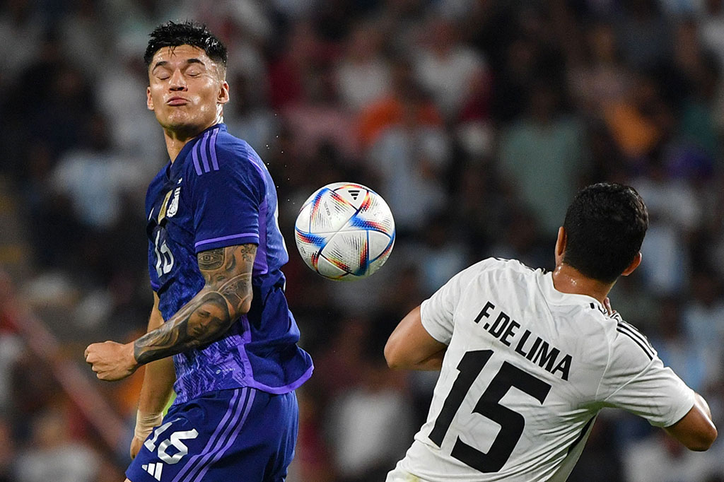 Pemain pengganti Joaquin Correa menambah gol bagi Argentina di babak kedua, memanfaatkan umpan terobosan Rodrigo de Paul untuk menggenapi kemenangan timnya menjadi 5-0.