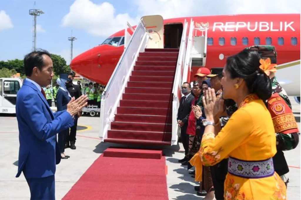 Jokowi mengatakan KTT APEC ini merupakan rangkaian terakhir KTT setelah KTT ASEAN dan KTT G20. Fokus utama Indonesia dalam KTT APEC itu, kata Presiden, mendorong ekonomi inklusif dan berkelanjutan.