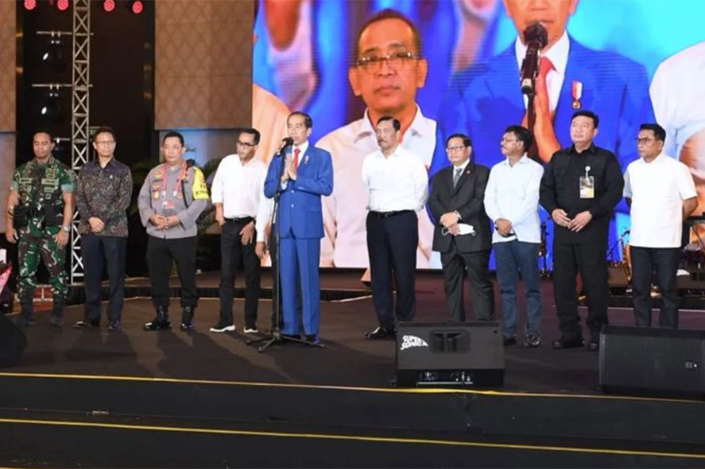 Presiden Joko Widodo (Jokowi) mengapresiasi seluruh pihak yang telah ikut serta menyukseskan pelaksanaan Konferensi Tingkat Tinggi (KTT) G20 di Bali. Apresiasi tersebut disampaikan Presiden Jokowi sebelum bertolak menuju Bangkok, Thailand, untuk menghadiri KTT APEC pada 17 hingga 18 November 2022.