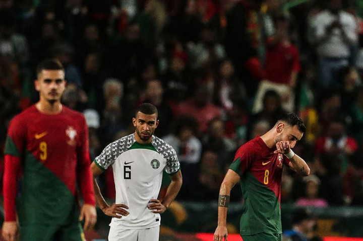 Portugal mengejutkan Nigeria lewat gol cepat pada menit ke-9 berkat Bruno Fernandes menyelesaikan umpan tarik Diogo Dalot. 1-0 untuk tuan rumah.
