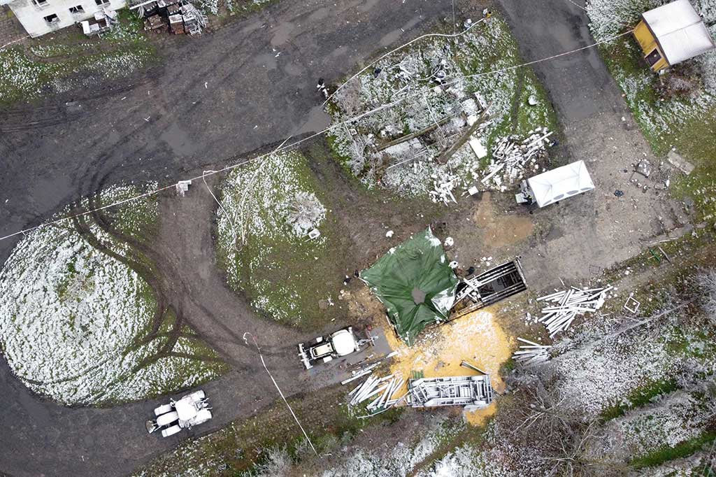 Dua orang tewas ketika rudal yang tidak diketahui asalnya pada 15 November 2022 menghantam Desa Przewodow di dekat perbatasan dengan Ukraina, yang dibombardir oleh Rusia.