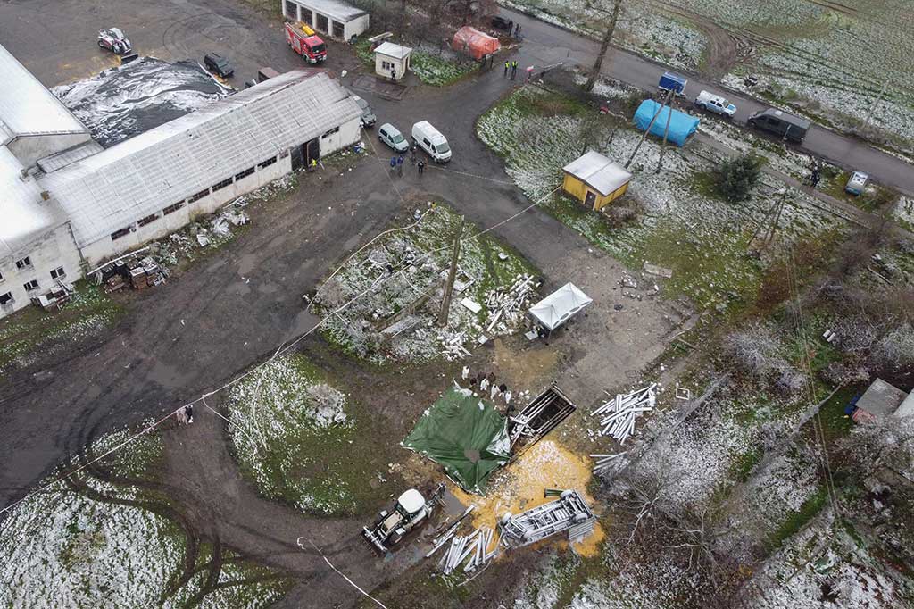 Polandia mengumumkan proyektil tersebut amat mungkin berasal dari pertahanan udara Ukraina sendiri, yang sebelumnya sempat disebut milik Rusia. Dugaan itu kemudian didukung Washington. 