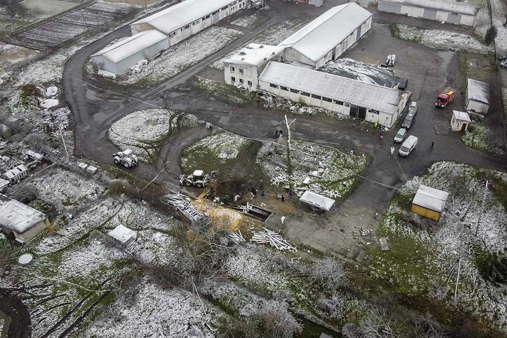 Presiden Polandia Andrzej Duda menilainya sebagai insiden yang tidak diharapkan dan yang harus disalahkan ialah Rusia. “Tidak ada bukti bahwa ini serangan yang sengaja ditujukan kepada Polandia,” ungkapnya.