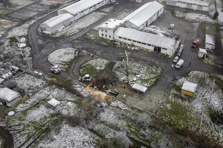 Presiden Polandia Andrzej Duda menilainya sebagai insiden yang tidak diharapkan dan yang harus disalahkan ialah Rusia. “Tidak ada bukti bahwa ini serangan yang sengaja ditujukan kepada Polandia,” ungkapnya.