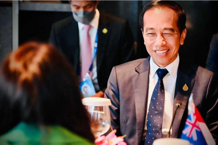 Dalam pertemuan tersebut, Presiden Jokowi membahas tiga isu utama yaitu penguatan kerja sama ekonomi, kerja sama transisi energi, dan penguatan kerja sama di kawasan Pasifik. “Kita perlu dorong akses pasar bagi perdagangan kedua negara khususnya pada komoditas pertanian, mineral, besi dan baja, dan plastik serta kerja sama bidang pertanian dan sertifikasi halal,” ucap Presiden.