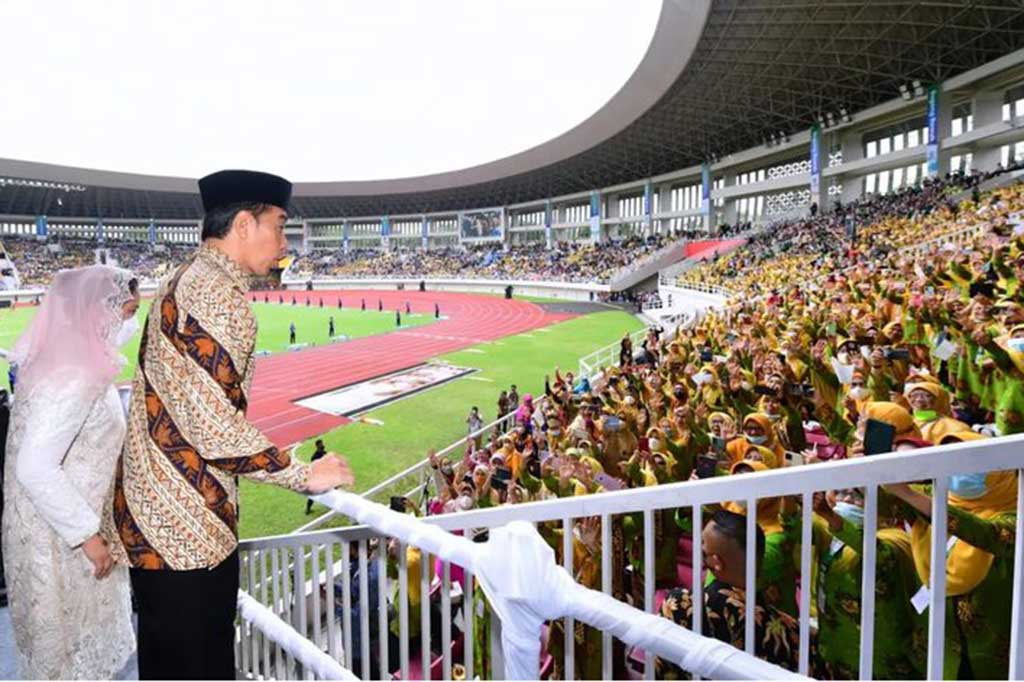 Presiden Joko Widodo membuka Muktamar ke-48 Muhammadiyah dan Aisyiyah di Stadion Manahan, Kota Surakarta, Jawa Tengah, Sabtu, 19 November 2022.