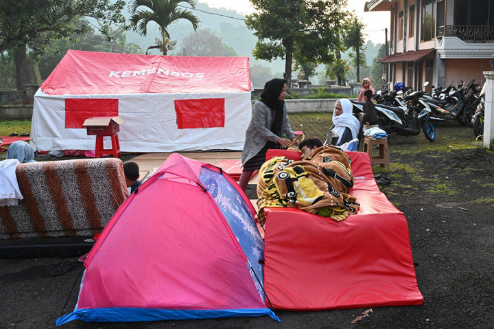 Barang-barang yang dibutuhkan di antaranya sembako, selimut, susu, makanan bayi, dan lain-lain.