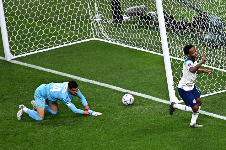 Inggris kemudian unggul 3-0 lewat sepakan first time Raheem Sterling meneruskan umpan silang Harry Kane. Inggris menjauh 3-0.