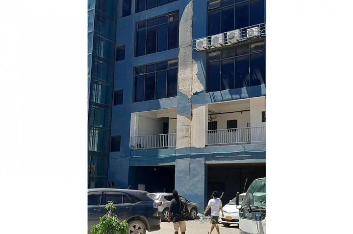 Gempa berkekuatan magnitudo 7,0 mengguncang Kepulauan Solomon pada hari Selasa, 22 November 2022. Dahsyatnya gempa membuat goncangan hebat yang melemparkan barang-barang ke tanah dan mematikan listrik di beberapa bagian ibu kota Honiara.