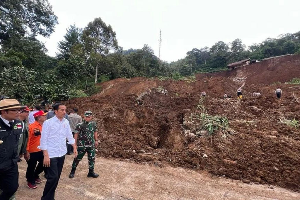 Dalam keterangannya, Presiden meminta untuk mendahulukan proses evakuasi korban gempa.