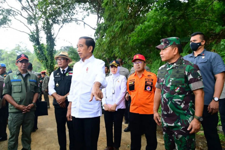 Jokowi menyebut bahwa berdasarkan pengamatan BMKG bahwa gempa di Cianjur adalah gempa 20 tahunan. Sehingga pemerintah mengarahkan untuk pembangunan rumah anti gempa.