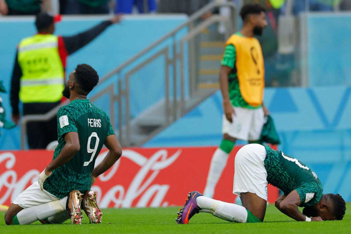 Ini adalah salah satu kejutan terbesar dalam sejarah Piala Dunia ketika tim yang dianggap paling lemah di  Grup C justru menumbangkan salah satu favorit juara Piala Dunia 2022.