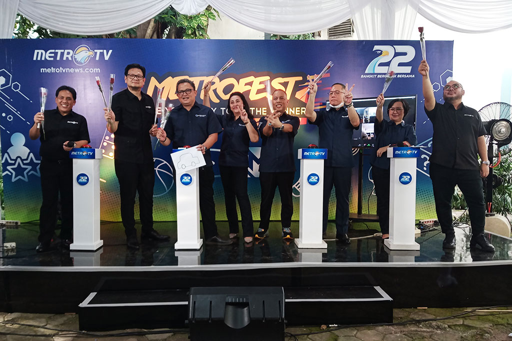 Namun dalam acara seru-seruan tersebut, semua peserta pun mendapatkan hadiah yang sama yaitu berupa bunga mawar merah.