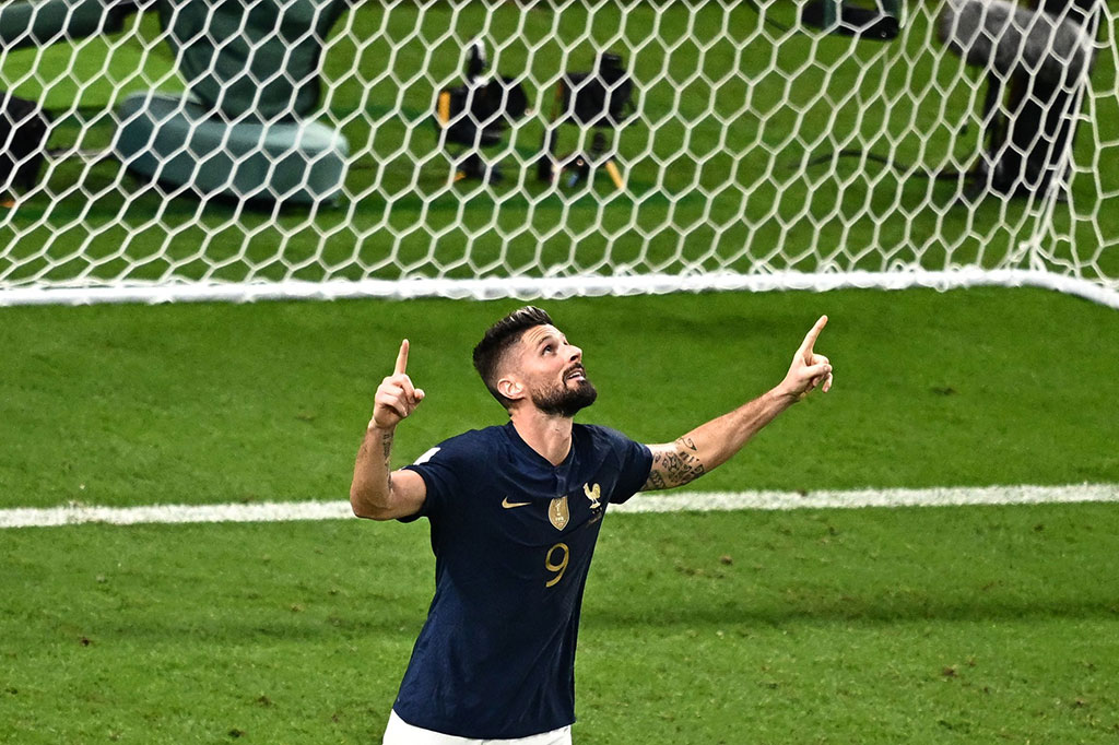 Di usia 36 tahun, striker veteran AC Milan yang memiliki 115 caps tersebut, menjadi pemain tertua yang mencetak gol untuk Prancis di Piala Dunia.