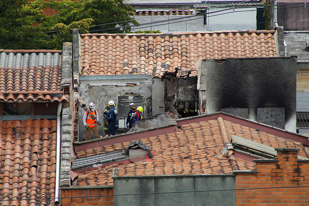 Pesawat nahas tersebut sebelumnya lepas landas dari Bandara Olaya Herrera, Kolombia di pagi hari dan melaporkan kerusakan mesin sebelum menabrak sebuah rumah. Kecelakaan mengirimkan gumpalan asap hitam tebal ke udara.
