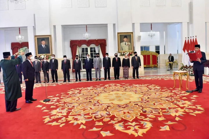 Pelantikan ini dilakukan berdasarkan Keputusan Presiden Republik Indonesia (Keppres) Nomor 48/M/Tahun 2022 tentang Pengangkatan Utusan Khusus Presiden Bidang Kerja Sama Pengentasan Kemiskinan dan Ketahanan Pangan yang dibacakan oleh Deputi Bidang Administrasi Aparatur Kementerian Sekretariat Negara Nanik Purwanti.