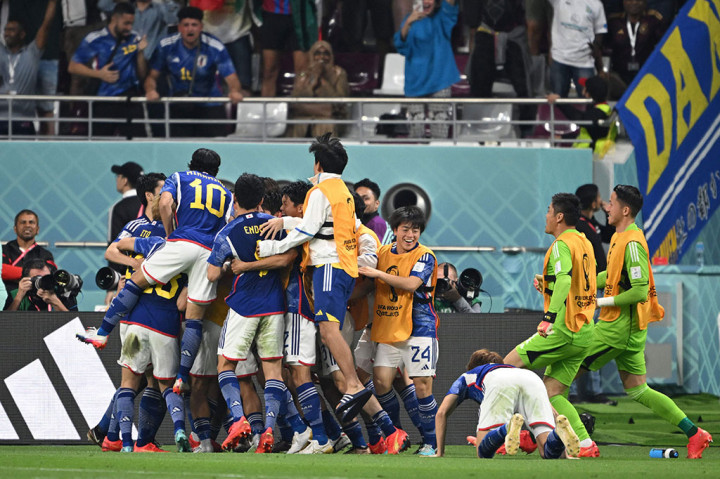 Para pemain Jepang berselebrasi usai menumbangkan tim kuat Jerman 2-1 pada Piala Dunia 2022 Qatar, Rabu, 22 November 2022 malam WIB.