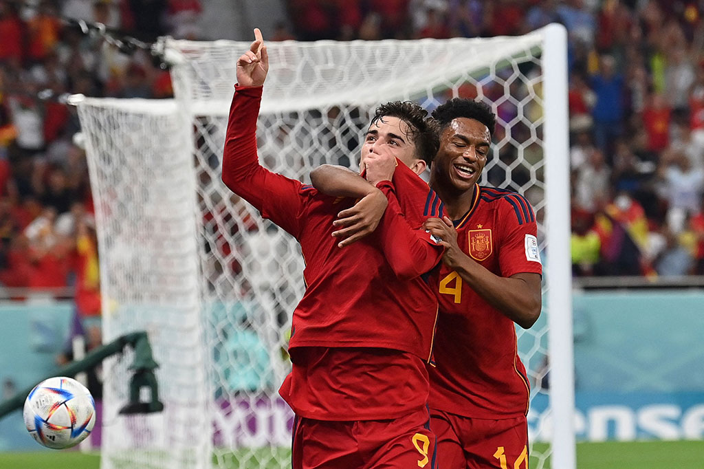 Pada menit ke-74 Spanyol semakin jauh meninggalkan Kosta Rika ketika gelandang Barcelona Gavi mencetak gol memanfaatkan umpan Alvaro Morata sehingga skor berubah menjadi 5-0.