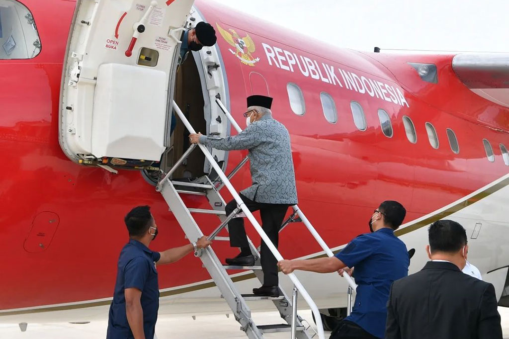 Wapres dan rombongan terbatas lepas landas dari Pangkalan Udara TNI Angkatan Udara Halim Perdanakusuma, Jakarta, sekitar pukul 07.45 WIB dengan menggunakan Pesawat Kepresidenan BAe-RJ 85 menuju Bandar Udara Mutiara SIS Al-Jufrie, Palu.