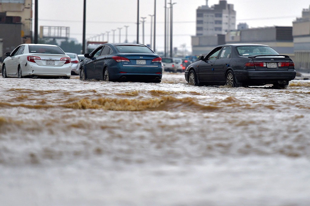 Hujan badai musim dingin dan banjir terjadi hampir setiap tahun di Jeddah, di mana penduduk telah lama mengeluhkan buruknya infrastruktur. 