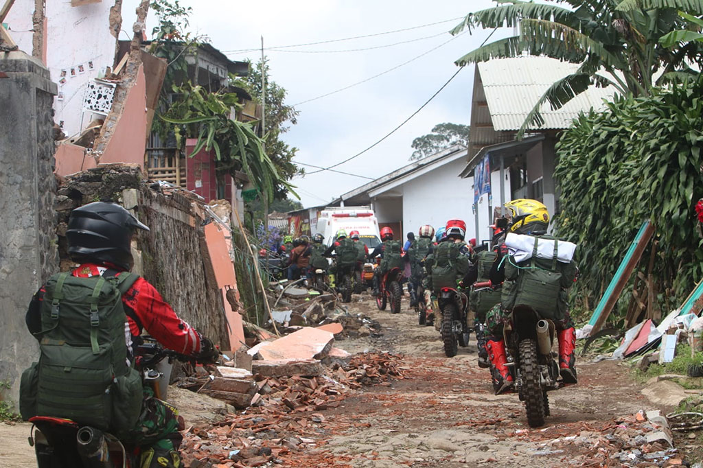 Komandan Jendral Kopassus Mayor Jendral Iwan Setiawan memerintahkan langsung kepada jajaran prajurit Kopassus untuk dapat menjangkau dan menembus setiap jengkal wilayah yang berdampak pasca-terjadinya gempa bumi di wilayah Cianjur, Jawa Barat. 