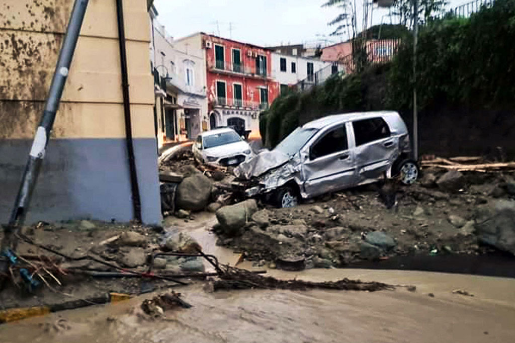 Sekitar 12 orang hilang setelah hujan lebat menyebabkan tanah longsor di pulau Ischia, Italia, Jumat, 25 November 2022 waktu setempat.