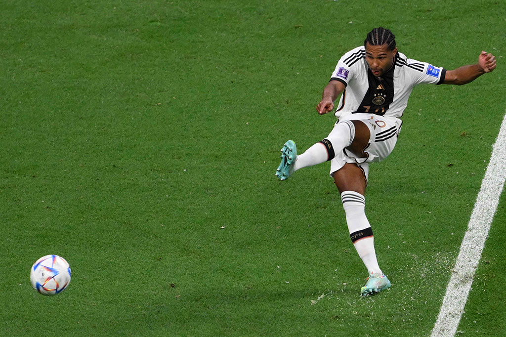 Jerman punya peluang akibat kesalahan umpan kiper Spanyol, Unai Simon yang justru jatuh ke kaki Serge Gnabry di ujung kotak penalti. Gnabry sempat melewati satu pemain dulu sebelum melepas tembakan mendatar. Sayang bola masih menyamping.