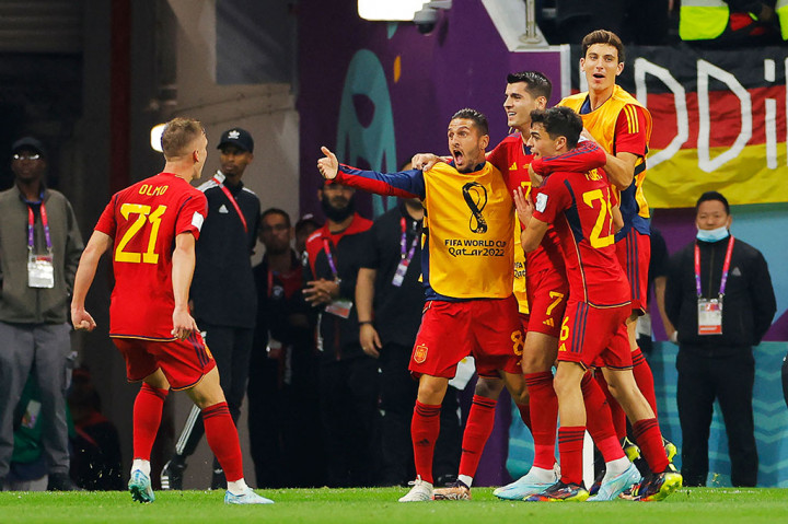 Selepas jeda, Spanyol tetap mendominasi penguasaan bola, sementara Jerman masih  mengandalkan serangan balik. Serangan Tim Matador akhirnya berbuah gol pada menit ke-62. Umpan silang datar Jordi Alba ke kotak penalti disambar Alvaro Morata untuk menjadi gol. Kedudukan berubah menjadi 1-0.