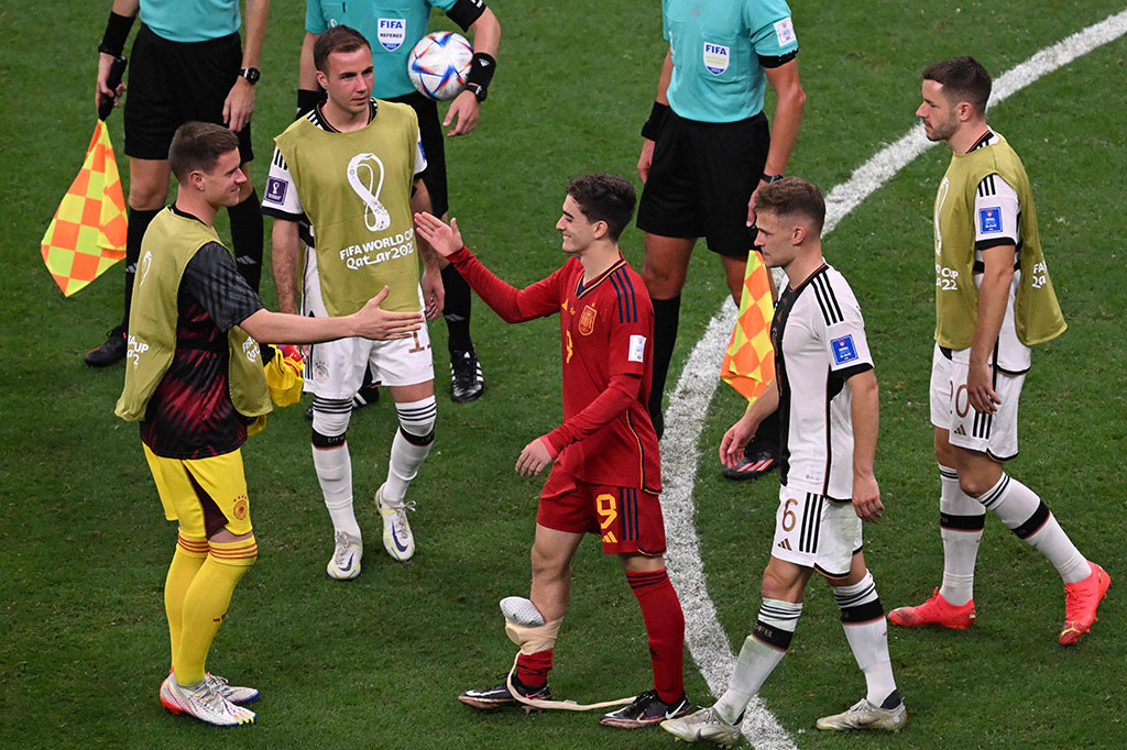 Hasil ini menjaga asa Jerman lolos ke babak 16 besar dengan meraih satu poin. Sementara itu Spanyol masih berada di puncak klasemen dengan empat poin. La Furia Roja hanya unggul satu angka dari Jepang dan Kosta Rika. Kans kedua tim lolos masih terbuka lebar di laga terakhir. Kedua tim sama-sama mengusung misi wajib menang.