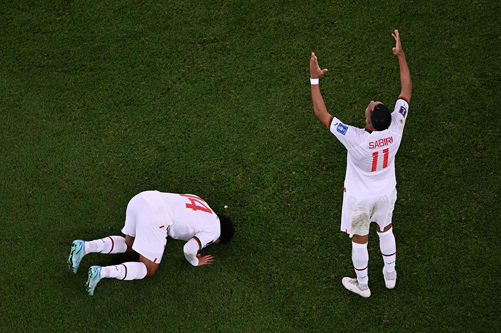 Abdelhamid Sabiri memecah kebuntuan dari tendangan bebas di menit ke-73 pertandingan dan Zakaria Aboukhlal menambahkan gol kedua di injury time untuk memberi Maroko kemenangan kedua mereka dalam pertandingan Piala Dunia sejak debut  pada 1970.