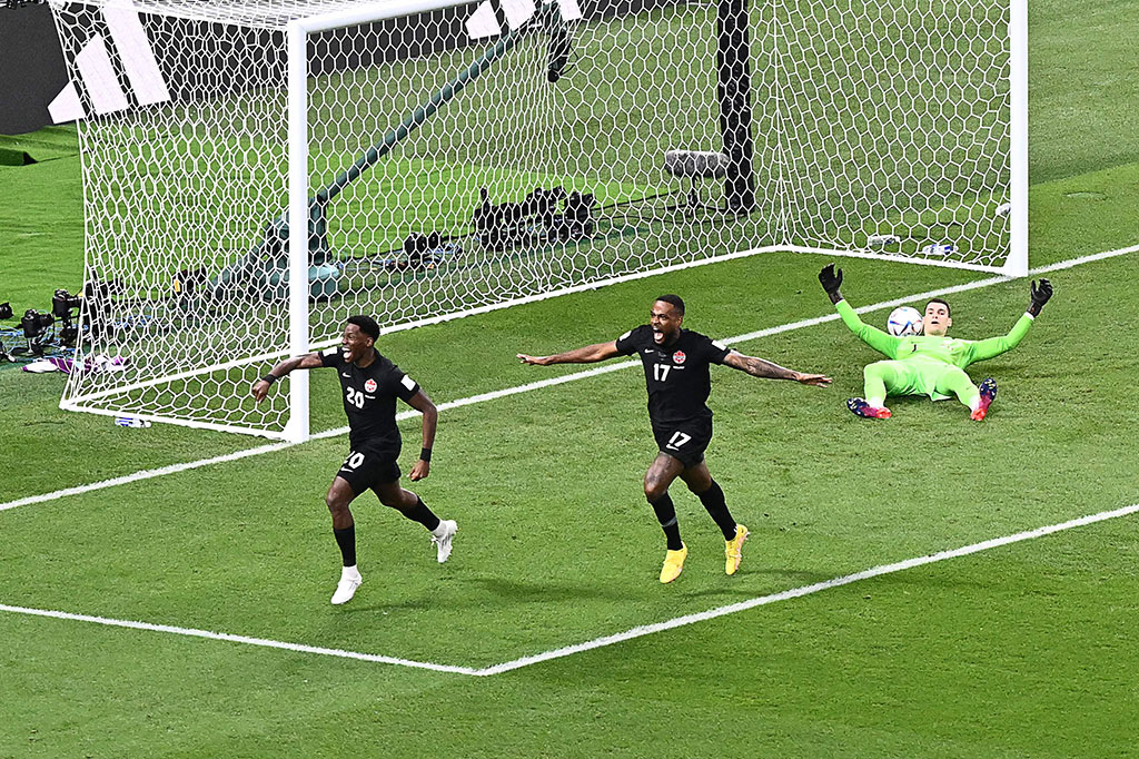 Polisi menggunakan meriam air dan gas air mata untuk membubarkan sekelompok fans sepak bola yang anarkis di pusat kota Brussel, Minggu, 27 November 2022 waktu setempat, menyusul kekalahan mengejutkan Belgia oleh Maroko dengan skor 0-2 di Piala Dunia 2022 Qatar.