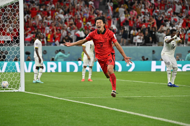 Selepas jeda, Korea Selatan langsung tampil agresif dan menekan Ghana demi mencetak gol untuk memperkecil ketertinggalan. Usaha Ksatria Taegeuk membuahkan hasil pada menit ke-58. Cho Gue-Sung sukses menjebol gawang Ghana dengan sundulannya setelah memanfaatkan umpan Lee Kang-in. Skor menjadi 1-2.