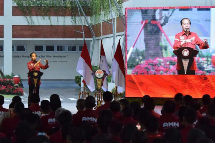 Jokowi mengatakan di AMN Surabaya akan menampung 410 mahasiswa yang berasal dari Sabang sampai Merauke. Sebanyak 40 persen yang tinggal di AMN berasal dari Papua. 