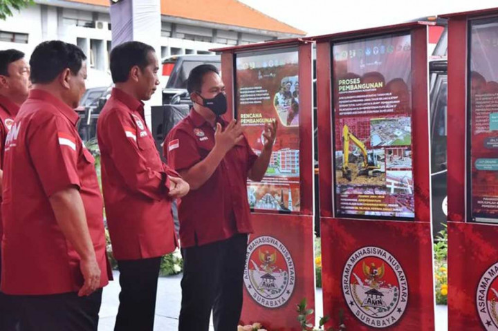 Menurut Jokowi, sebelum ada inisiatif pembangunan AMN ini, hampir di setiap provinsi di Indonesia terdapat asrama mahasiswa yang penghuninya dikhususkan dari daerah tertentu. Dengan sistem seperti itu, kata Presiden, justru membuat para mahasiswa tidak saling mengenal mahasiswa yang berasal dari daerah lain.