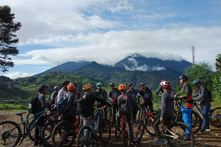 Hal ini mengundang minat para biker race untuk berdatangan. Pada hari Sabtu dan Minggu setiap pekannya, lokasi ini tidak pernah sepi dari para penggemar sepeda gunung. 