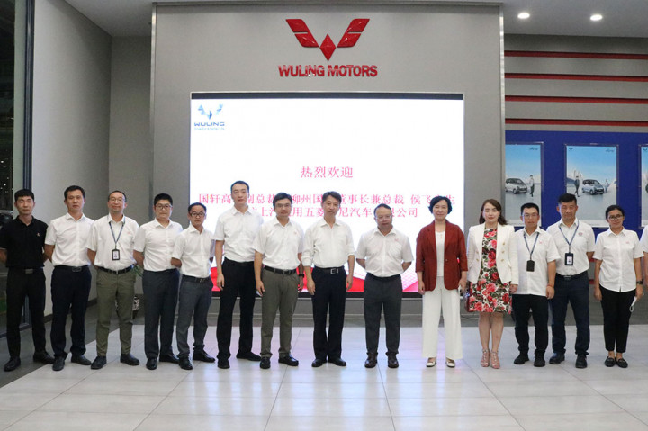 Perwakilan PT SGMW Motor Indonesia dan PT Gotion Green Energy Solutions Indonesia di pabrik Wuling, Cikarang. Selain memproduksi kendaraan listrik, Wuling juga mengajak perusahaan global lainnya untuk berinvestasi di Indonesia dalam rangka mendukung percepatan elektrifikasi kendaraan dalam negeri. Salah satu perusahaan tersebut ialah PT Gotion Green Energy Solutions Indonesia yang bergerak di bidang pembuatan baterai Lithium Iron Phosphate (LFP).