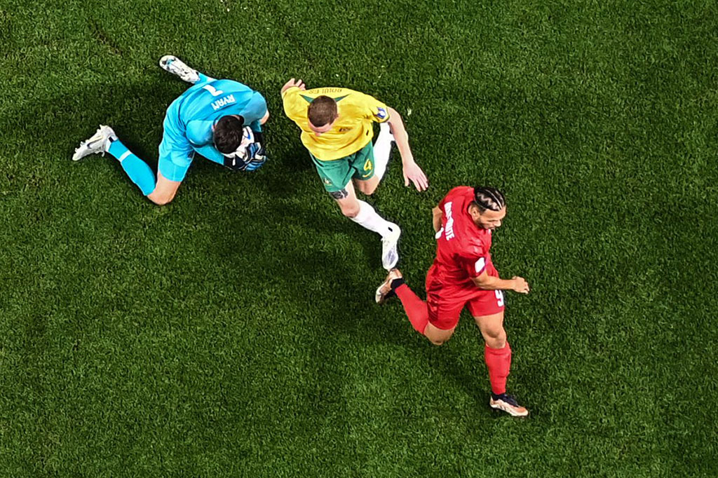 Dimotori Martin Braithwaite dan kapten Christian Eriksen, tim Dinamit Denmark menciptakan lima tembakan dari dalam kotak penalti, dua di antaranya ke arah gawang. Namun satu pun yang mampu menggetarkan jaring the Socceroos.