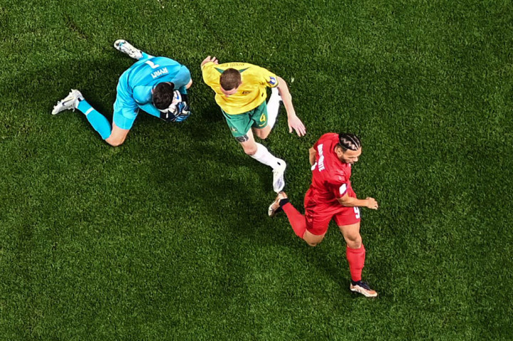 Dimotori Martin Braithwaite dan kapten Christian Eriksen, tim Dinamit Denmark menciptakan lima tembakan dari dalam kotak penalti, dua di antaranya ke arah gawang. Namun satu pun yang mampu menggetarkan jaring the Socceroos.