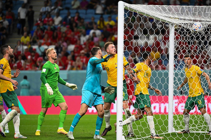 Schmeichel kemudian turut membantu lini serang Denmark saat mereka mendapatkan dua peluang dari tendangan sudut pada tambahan waktu. Akan tetapi, sundulan Andreas Cornelius masih terlampau tinggi dari gawang, dan akhirnya Denmark harus tersingkir dari turnamen sebagai penghuni dasar grup dengan raihan satu poin.