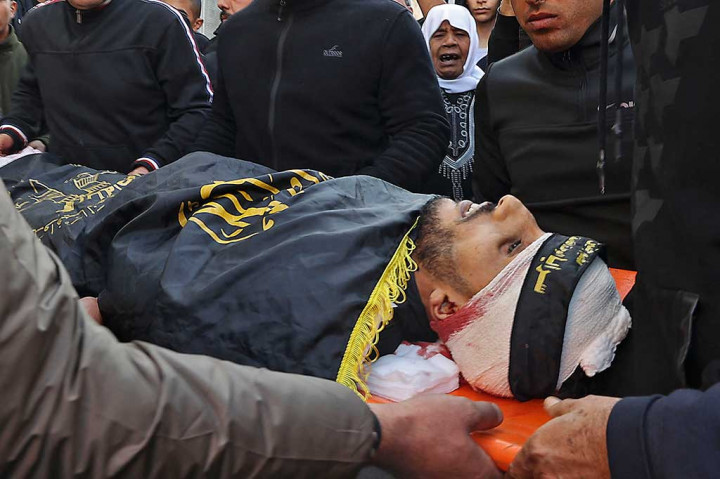 Sementara Lapid menggambarkan Zubaidi sebagai anggota senior Brigade (Martir) Al-Aqsa, sayap bersenjata gerakan Fatah Presiden Palestina Mahmud Abbas.