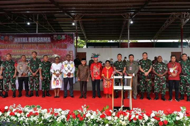 Wapres mengatakan, kasihi manusia seperti diri sendiri tanpa ada perbedaan dengan hidup selalu saling mengasihi. 