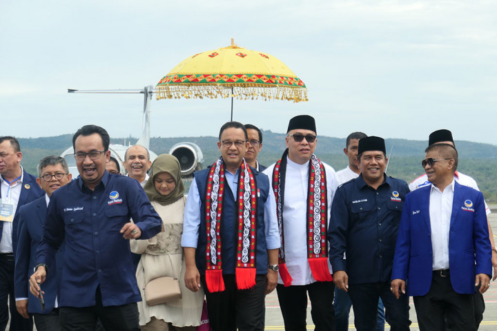 Aceh: Bakal Calon Presiden (capres) dari Partai NasDem, Anies Rasyid Baswedan mendarat di Bandara Sultan Iskandar Muda (SIM) Aceh Jumat, 2 Desember 2022, pukul 11.20 WIB. Kedatangannya ke Provinsi Aceh itu dalam rangka safari kebangsaan serta bersilaturrahmi dengan masyarakat di bumi serambi mekkah.