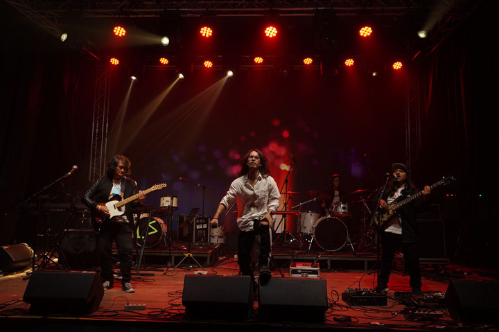 Sebelumnya, pada sore harinya, Hi5 Party Medcom.id juga dimeriahkan oleh penampilan dari musisi komunitas Jazz, Jazzversity, seperti Itz Jazz, Jazziner, Nicholas Dheo, Vandra & Trap Homies, DB Duo + Trove Band, dan pemenang lomba lagu HUT Medcom bertajuk 'Muda Memberi Arti'.