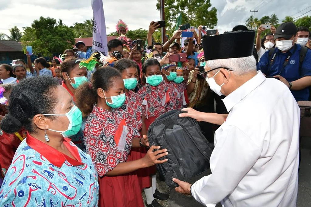 Ma'ruf menghabiskan waktu sekitar 10 menit di lokasi tersebut. Dia kemudian melanjutkan perjalanan menuju Pangkalan TNI AU Manuhua untuk meneruskan agenda kunjungan kerja ke Sulawesi Selatan.