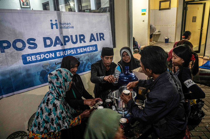 Ia menjelaskan jumlah pengungsi yang tersebar di 21 titik tersebut diperkirakan mencapai 2.000 orang dan terbanyak warga memilih mengungsi di Kantor Kecamatan Candipuro sebanyak 500 orang.