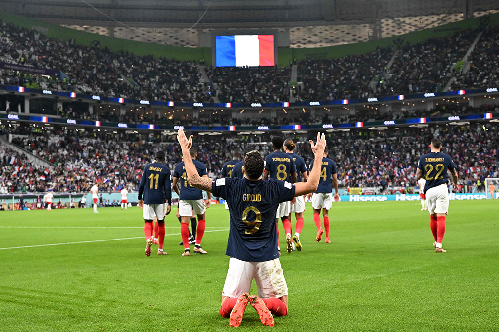 Striker berusia 36 tahun itu sudah menyamai rekor 51 gol Thierry Henry saat turut menyarangkan gol ke gawang Australia saat Les Bleus menang 4-1 dalam laga pembuka Grup D beberapa hari lalu.