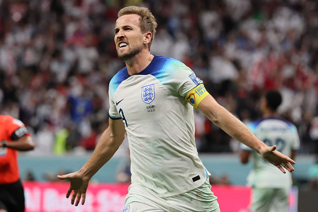 Harry Kane sang kapten Inggris, akhirnya mencetak gol di Qatar, untuk berada di ambang mendekati rekor gol terbanyak sepanjang masa Inggris yang saat ini masih dipegang Wayne Rooney.